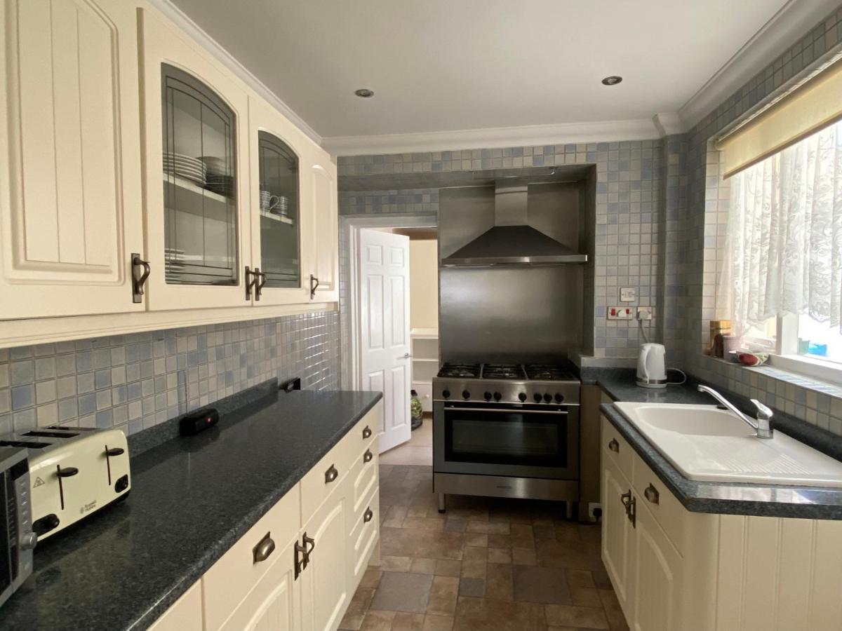 3 Double Bed House 10 Mins From Sandbanks Poole Dış mekan fotoğraf